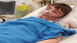 التدخين الإلكتروني يؤدي إلى انهيارات رئوية متكررة ويستدعي جراحة لإزالة قطعة سوداء من رئة مراهق نيوزيلندي